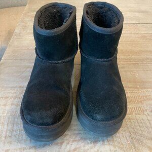 Little Girl UGG Boots – Size 3